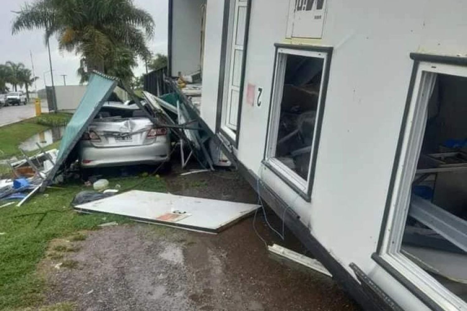 Fuerte tormenta causó daños materiales en Ramona