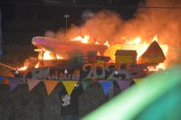 El Carnaval fue coronado con la quema de "la motosierra de Milei"