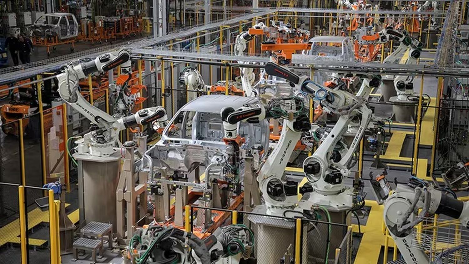 La industria automotriz argentina sintió el impacto de la retracción de ventas y exportaciones. La producción total del semestre fue un 26,7% más baja que la de 2023