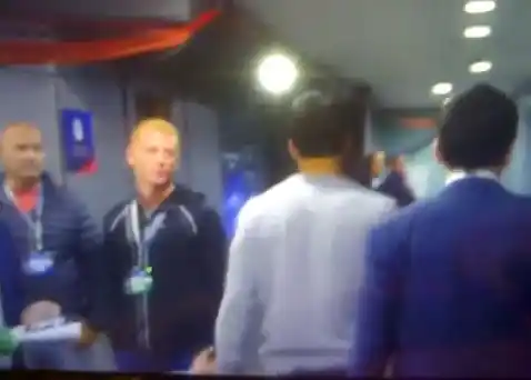 Polémico gesto de Luis Suárez contra el "colorado" Liberman