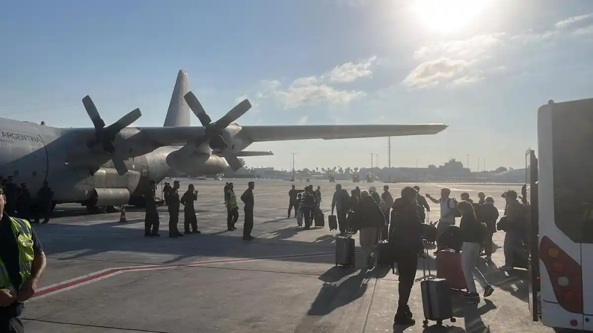 Ataques de Hamas: Llegó a Roma el primer contingente de argentinos evacuados de Israel