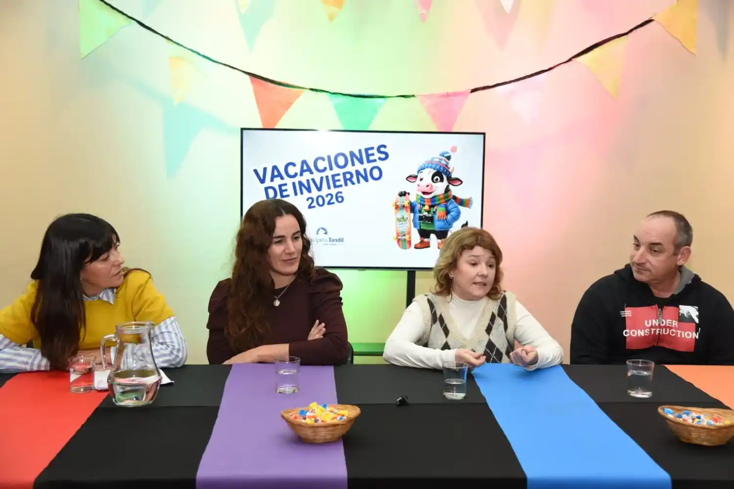 La guía fue presentada oficialmente en conferencia de prensa en el Teatro del Fuerte.