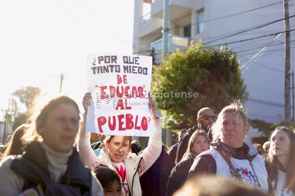 Masivo paro docente con movilización en Mar del Plata