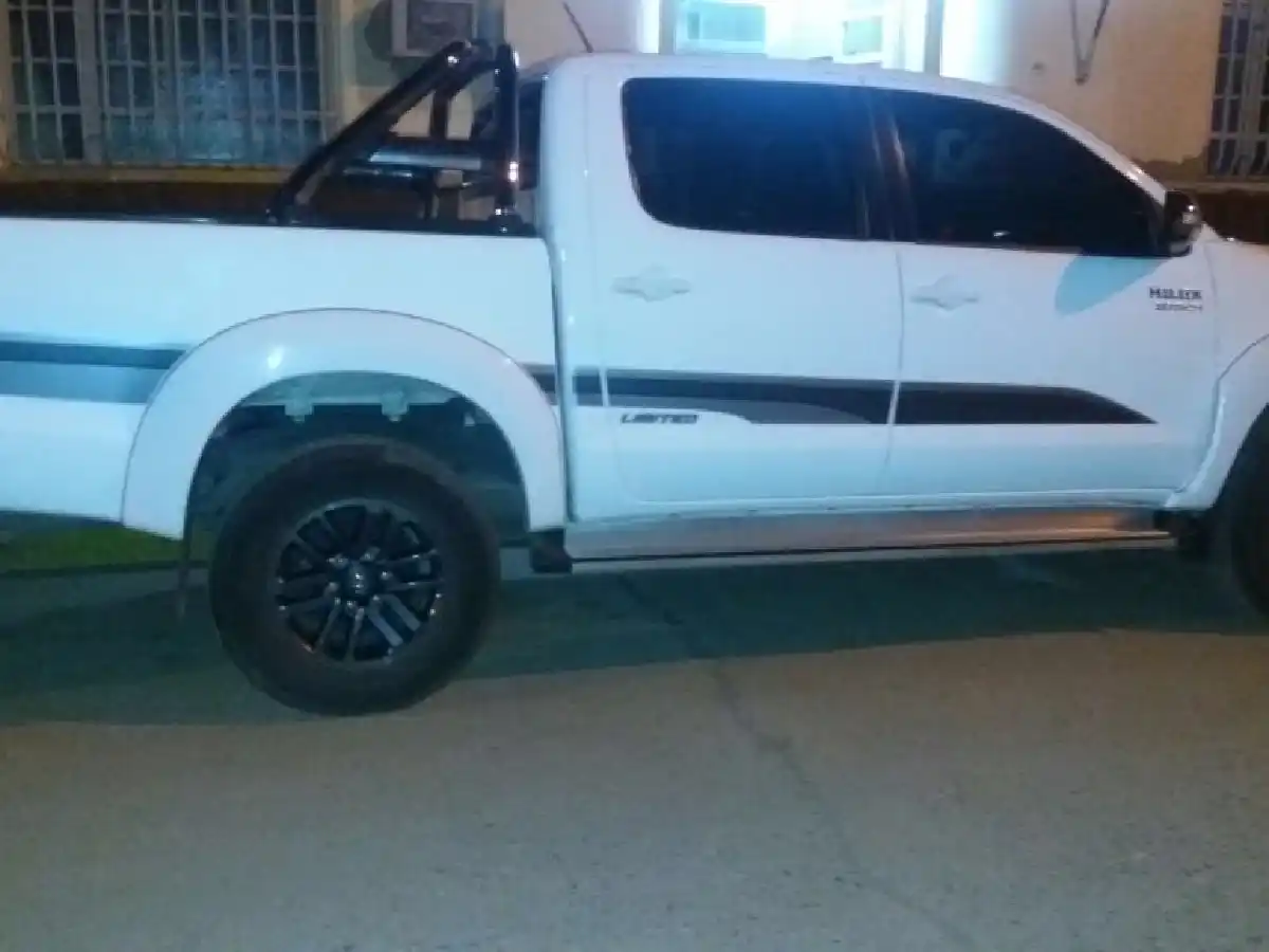 Policía recupera en  Devoto camioneta  robada y detiene a pareja