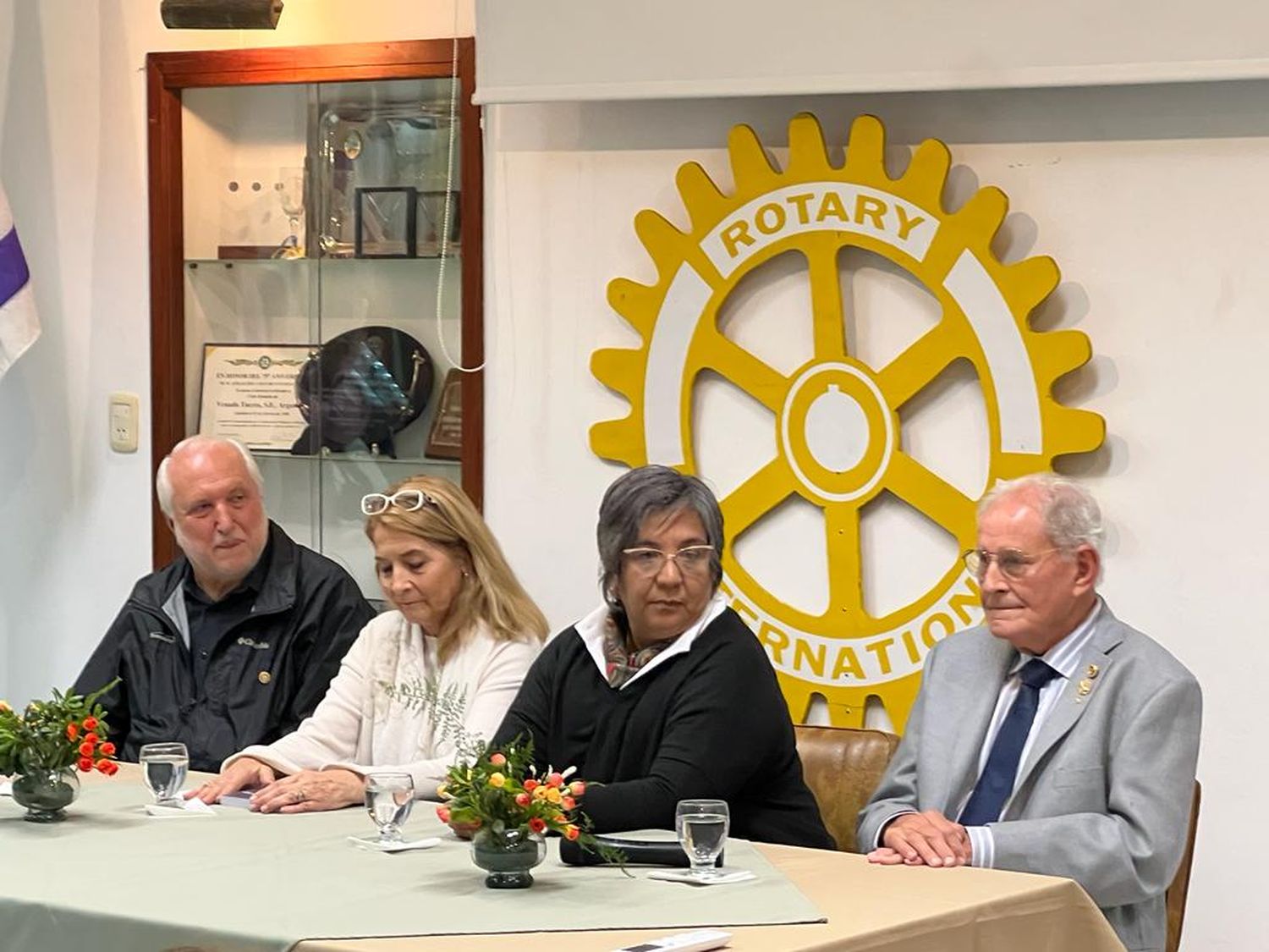 Pedro Courreges, Nora Yanucchi, Miriam Carabajal y Lorenzo Pérez, en el acto de presentación en la Casa de la Amistad.