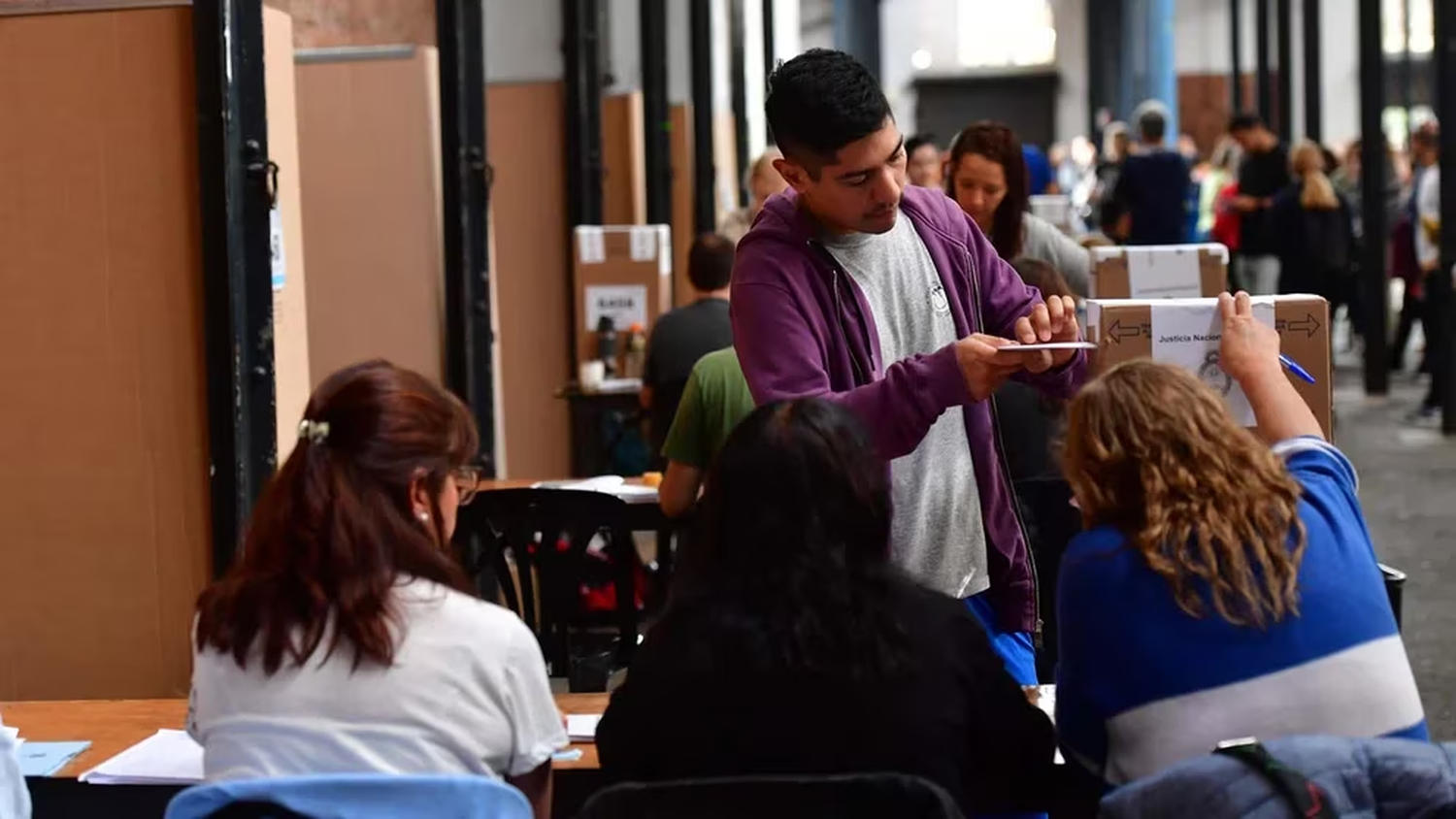 Dato de la Cámara Electoral al cierre de los comicios: la participación alcanzó un 74%