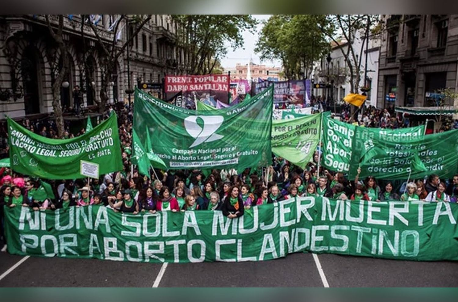 «Tuitazo» y manifestación frente al Congreso para reclamar por el aborto