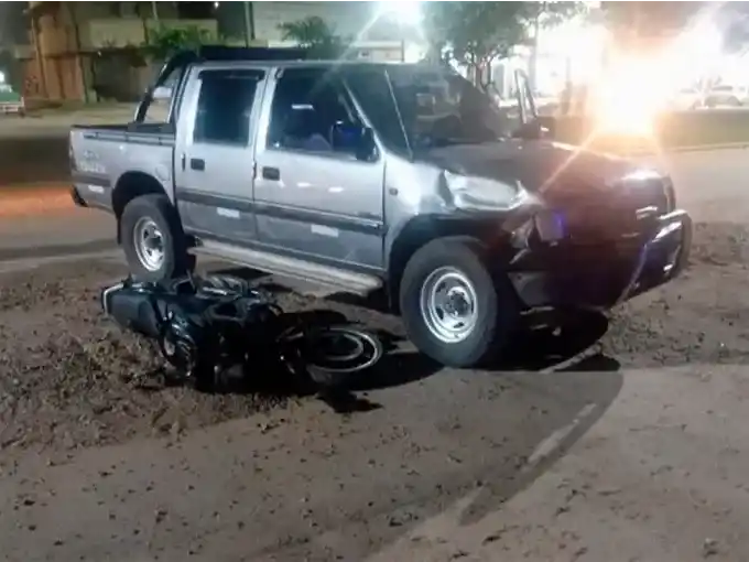 Chocaron una camioneta y una moto: ambos conductores estaban alcoholizados