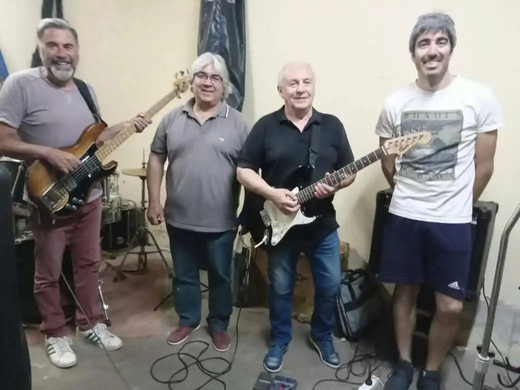 Vuelve Ajenjo Show - Buenas y Santas