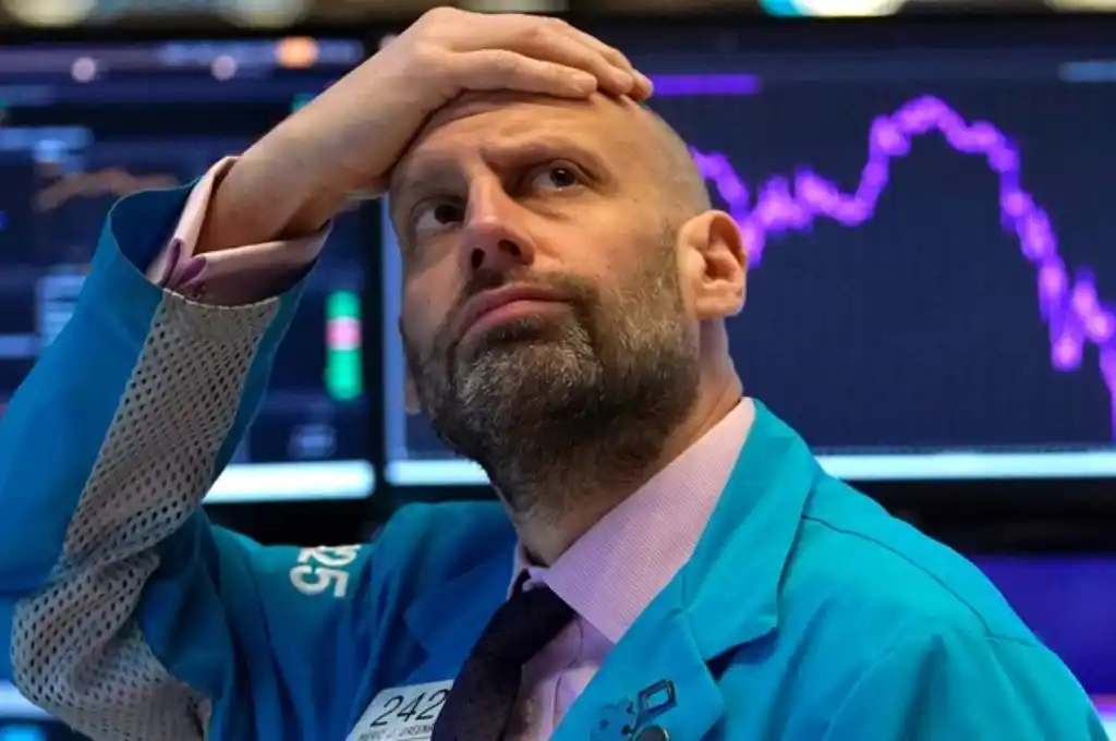 Wall Street vuelve a desplomarse y el riesgo país argentino se dispara