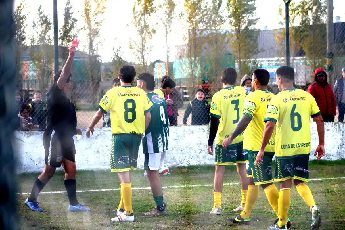 Torneo Oficial 2025: Urquiza y Bancario empataron 2 a 2 en un duelo caliente y vibrante