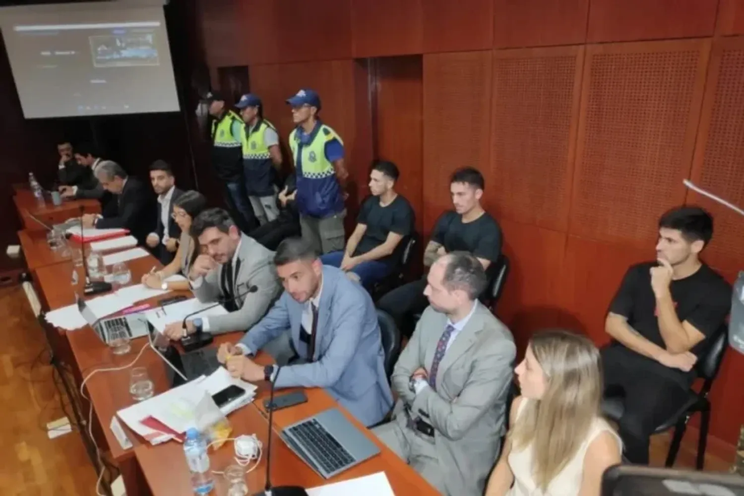 Dictaron la prisión domiciliaria para tres futbolistas de Vélez: Sosa quedó en libertad