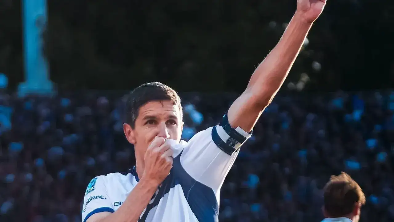 "Nacho" Fernández festeja el 2-0.