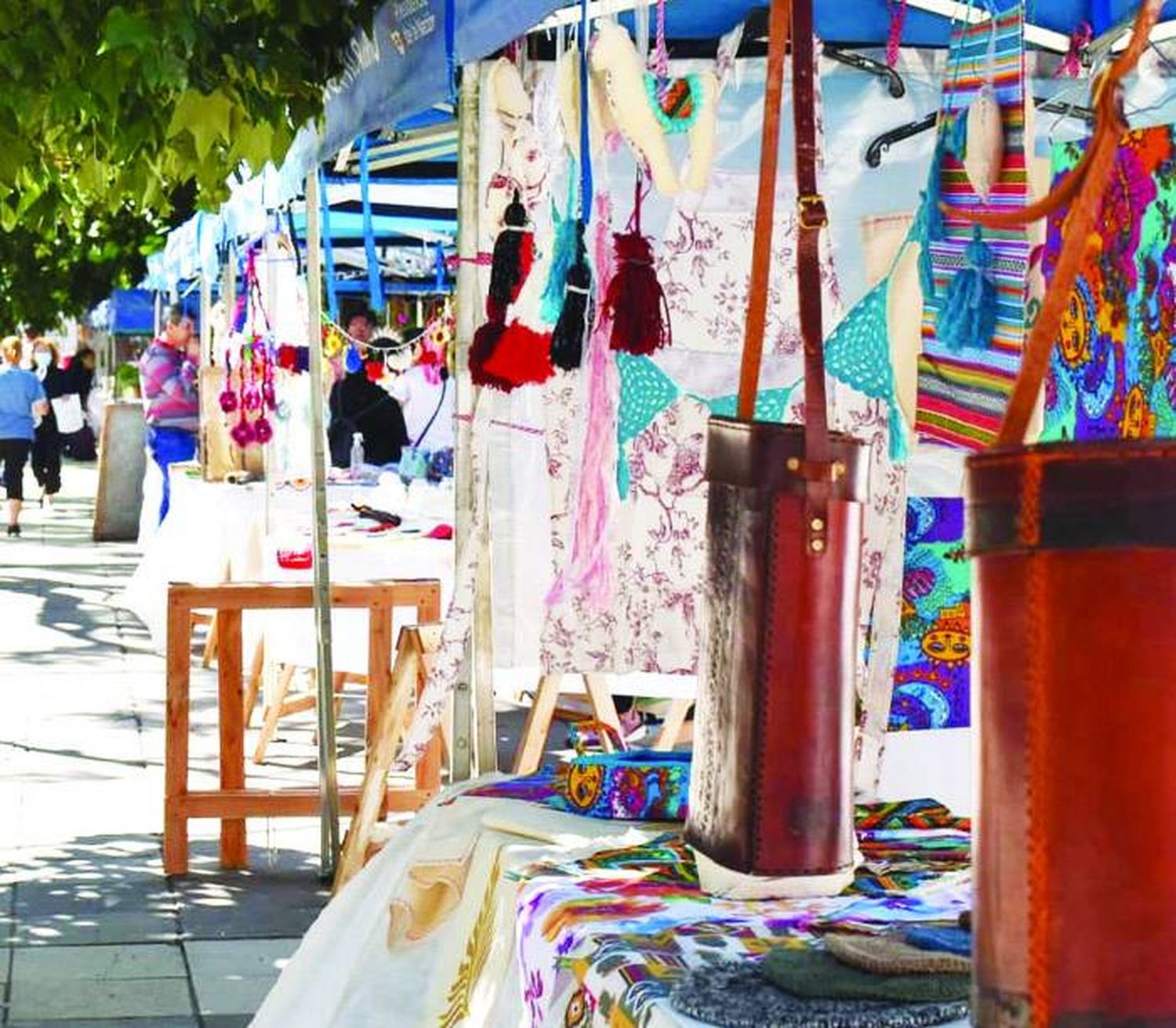 Feria Municipal de la Economía Social en la plaza 25 de Mayo