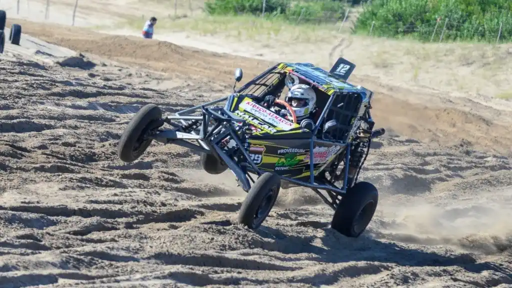 Se presentan los UTV en el Gran Premio Coronación de Gesell