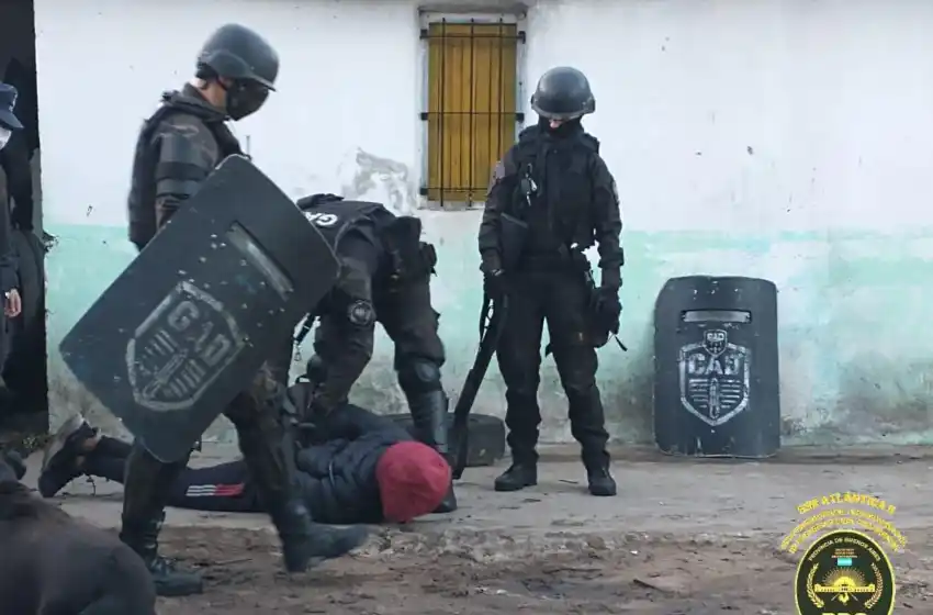 Cayó el miembro de una banda que robó planchitas de pelo en dos entraderas