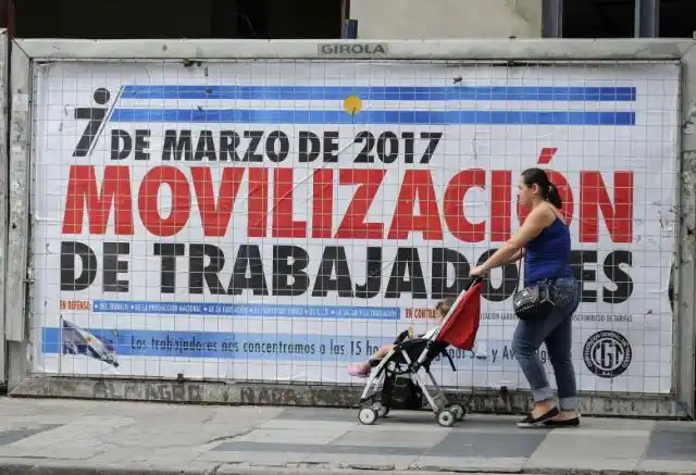 La CGT se moviliza con amplio respaldo y anuncia paro total