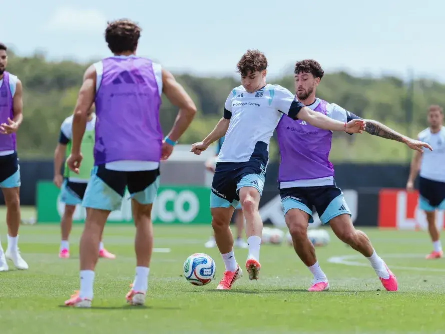 La Albiceleste comenzó con la preparación para el duelo ante Jordania donde Scaloni pondrá un equipo alternativo. Foto:AFA