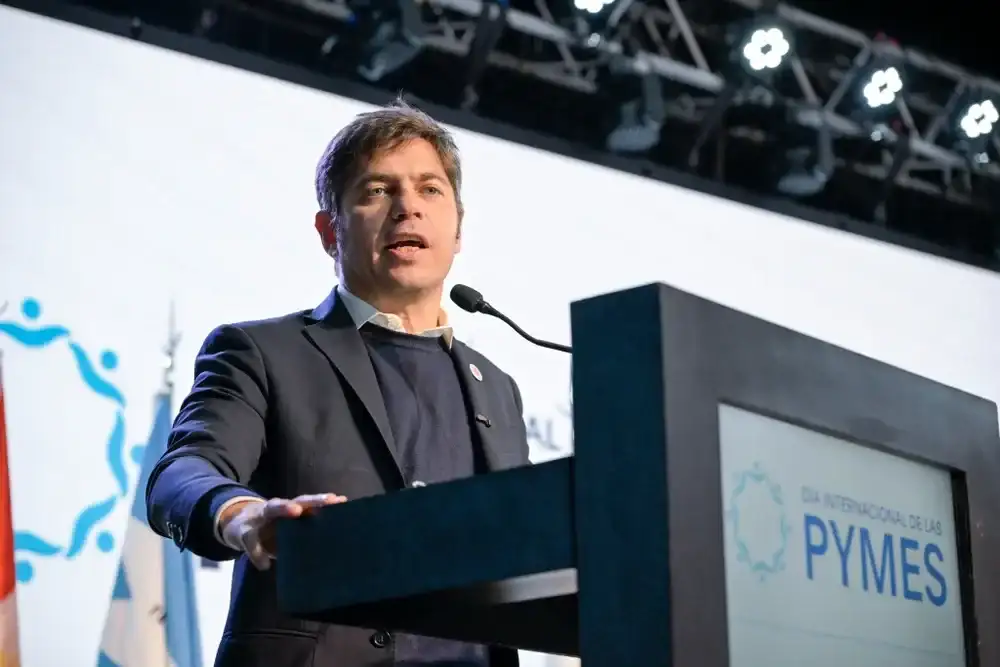 El mandatario bonaerense sostuvo que la Argentina atraviesa un proceso de desindustrialización impulsado por el Gobierno nacional y advirtió sobre las consecuencias de la apertura comercial.