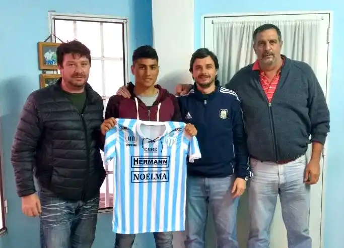 Juan Francisco Bauzá firmó con Juventud Unida