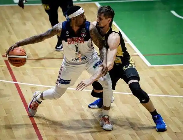 Zarpazo santiagueño y a semifinales