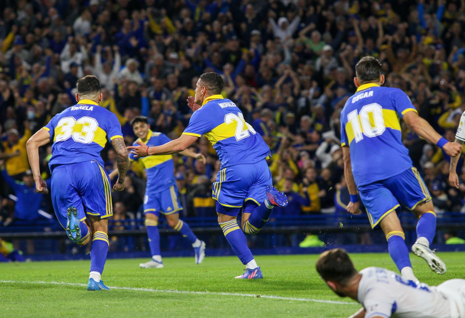 Boca desniveló cerca del final y quedó como puntero