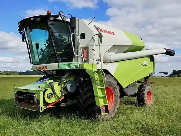 Pergamino: un embargo judicial terminó con una pareja detenida tras agredir a policías que secuestraban una cosechadora