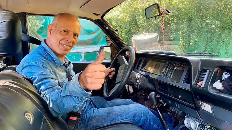 Inventó el primer auto a basura del país y “con 15 kilos hago 100 kilómetros”