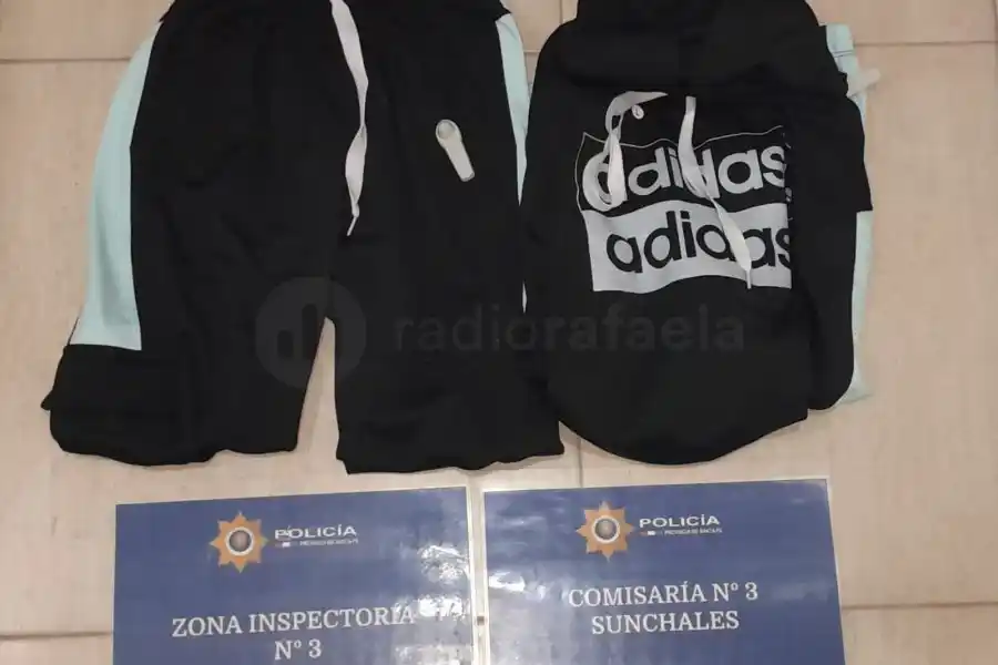 Atrapados con un conjunto deportivo nuevo con el dispositivo de alarma puesto: lo habían robado de una tienda