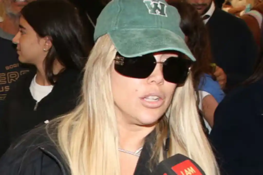 Wanda Nara habló con la prensa en el aeropuerto.