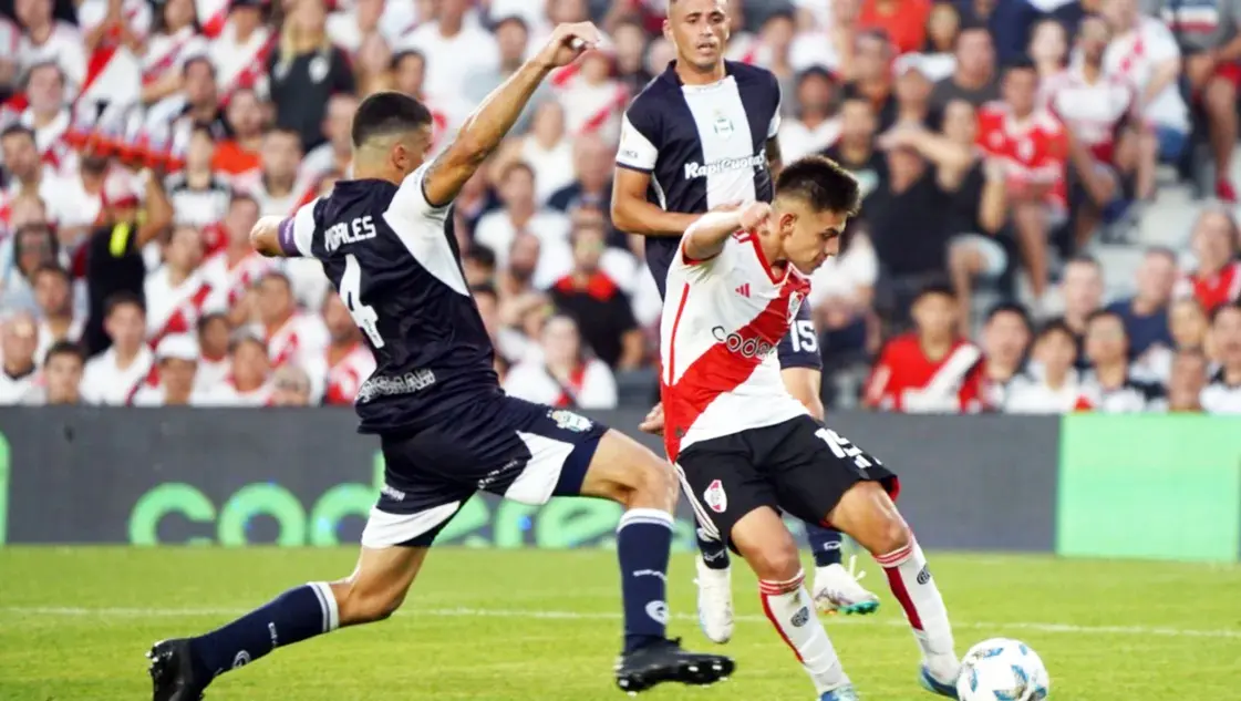 River le ganó 3-1 con Gimnasia y alcanzó la punta del grupo
