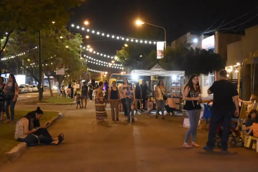 Llega una nueva edición de "La noche de Comercial Oeste"