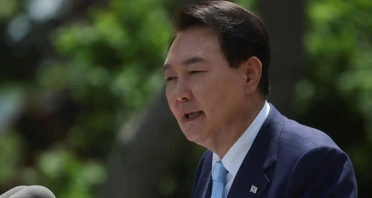 Yoon Suk Yeol, presidente de Corea del Norte, atado con alambre al cargo desde este martes. Crédito: Leah Millis/Reuters