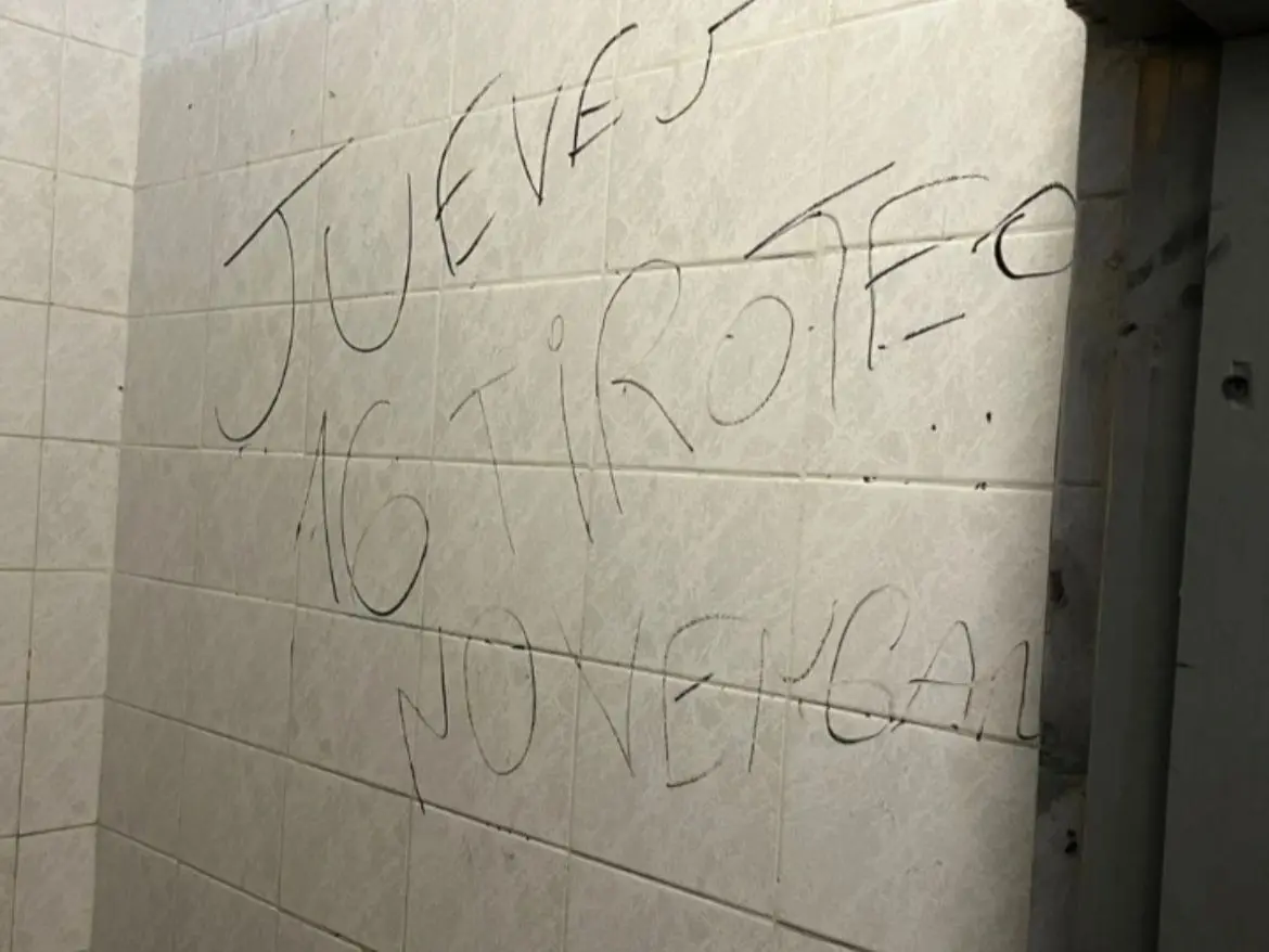 Una de las amenazas que aparecieron en una escuela de Balcaerce. Foto: Infórmese Primero