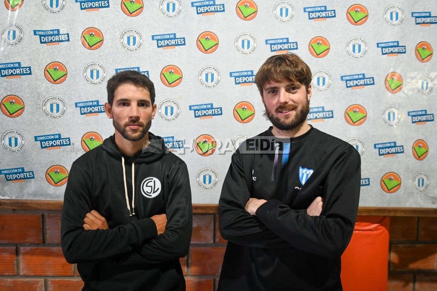 Carlos Perovich, arquero de Sirio, y Pablo Montefinale, entrenador de Juventud (crédito: Mauricio Ríos)..