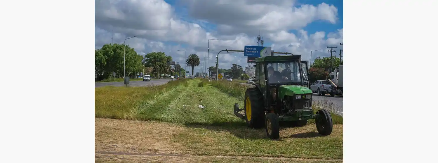 El Municipio realizó el corte de pasto de la Autovía 2