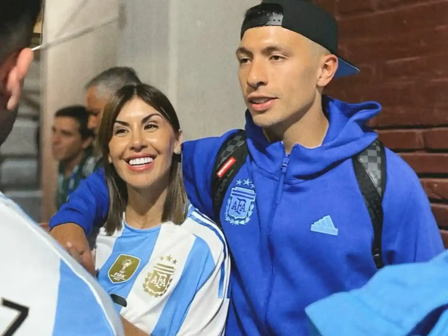 Muri López Benítez, junto a Lisandro Martínez , una pareja comprometida con la realidad sociopolítica del país.Foto: IG/@lopezbenitezmuri