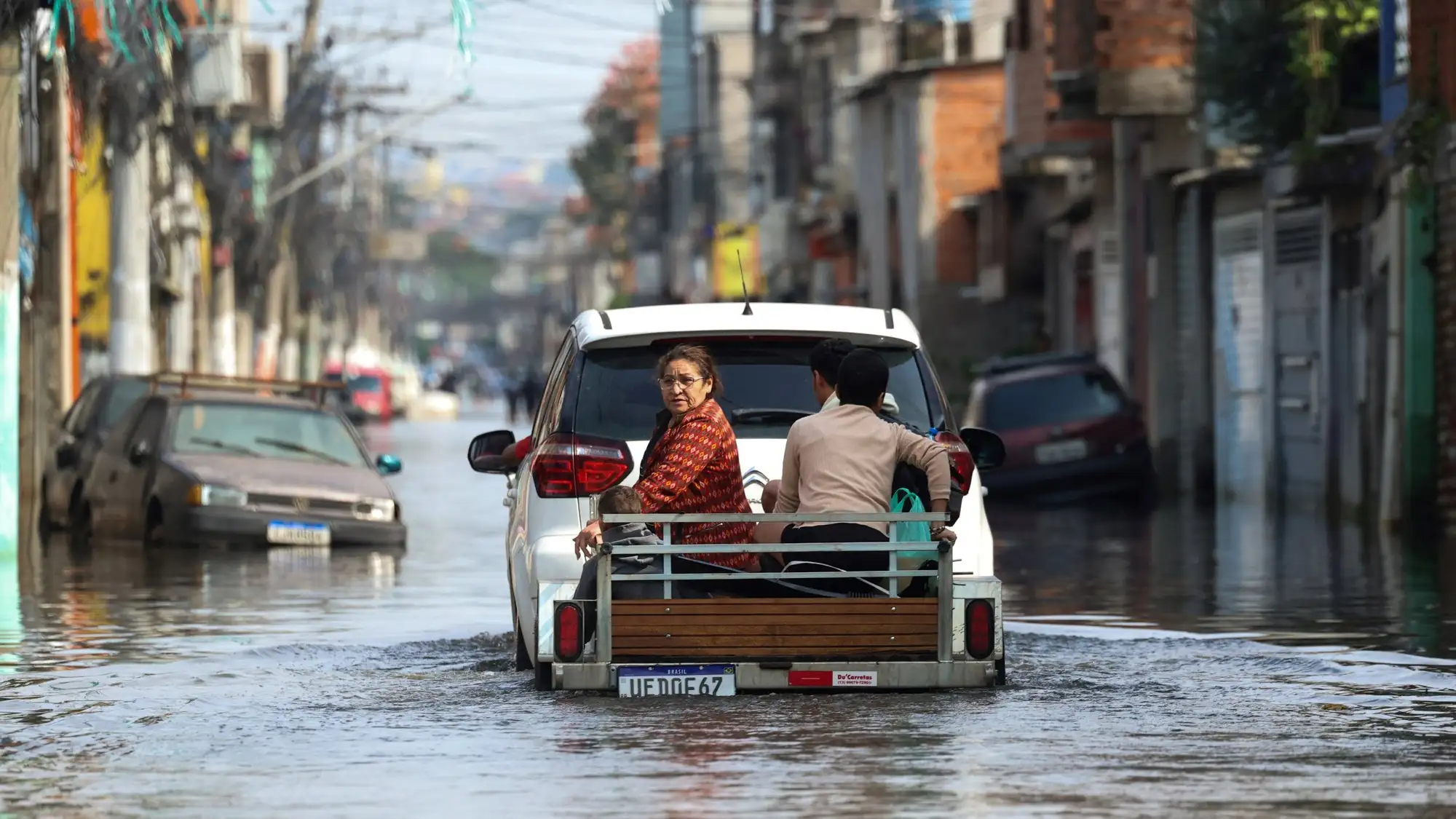 La nueva medida prioriza las contrataciones de bienes y servicios para paliar los efectos del fenómeno climático y agilizar la respuesta provincial.