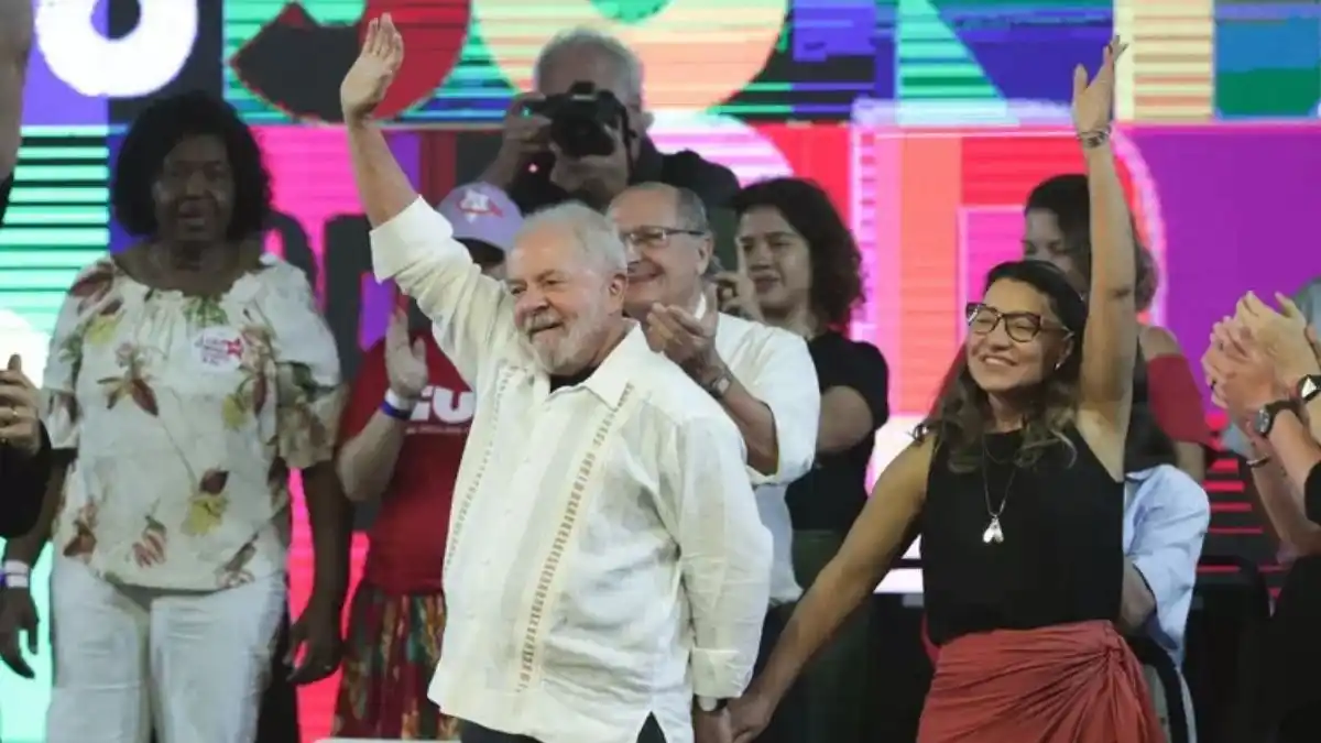 Lanzan dos bombas caseras en el primer acto público de Lula en Río de Janeiro