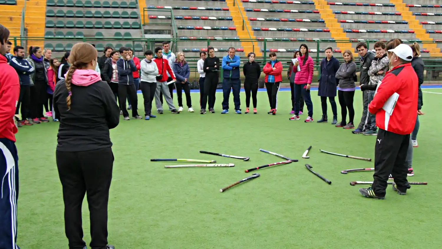 Arrancó “Jugamos al hockey”