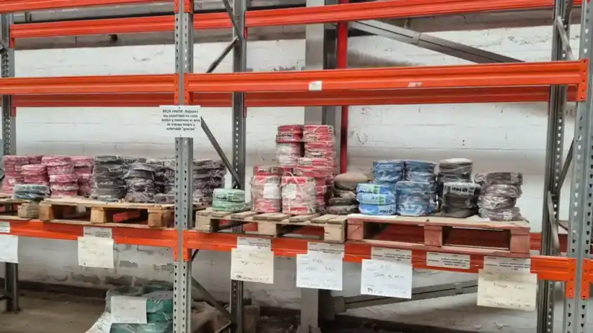 Subastan materiales de la construcción de la empresa Márquez & Asociados