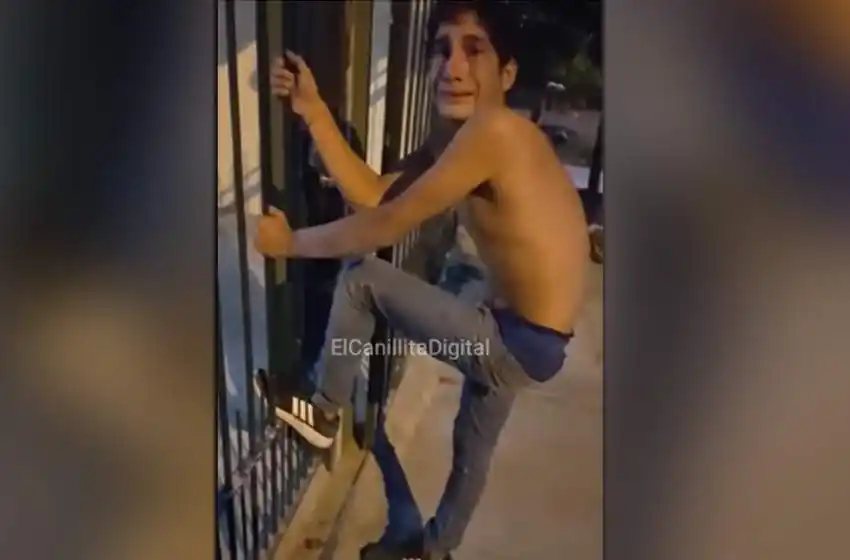 Quiso robar y quedó clavado en una reja