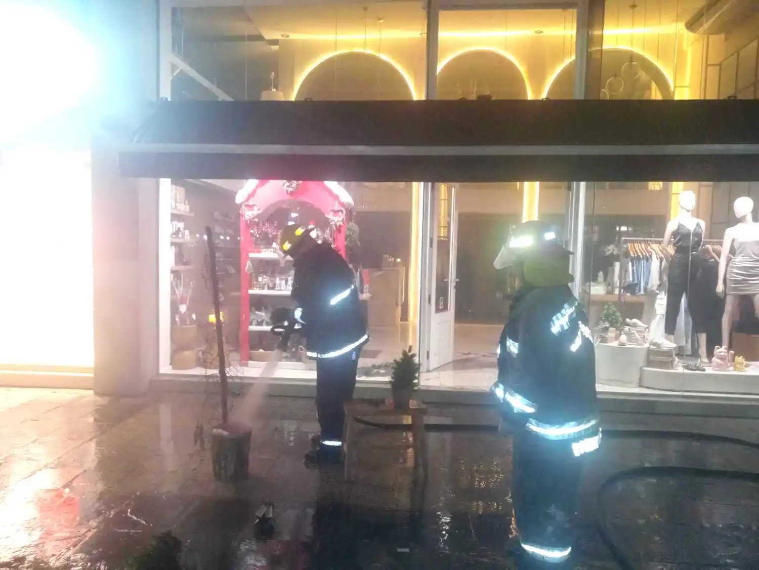 Hombre incendió una casa con su ex 
pareja y su hija de 4 meses adentro