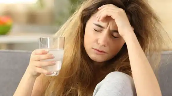 ¡AYYY, QUÉ DOLOR! El mejor remedio para la RESACA no es mantenerse rascado