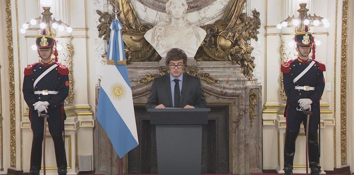 Milei anunció aumentos en universidades, salud y discapacidad y pidió “no aflojar”