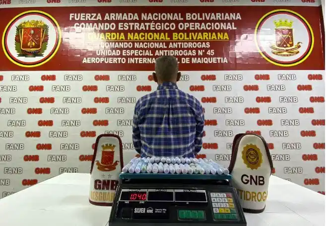 ¡DETENIDO EN MAIQUETÍA! Pretendía viajar con más de 80 dediles de droga en su estómago