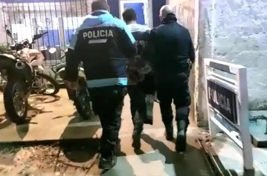 Atrapan a ladrón mientras se metía en una vivienda en Bosque Grande