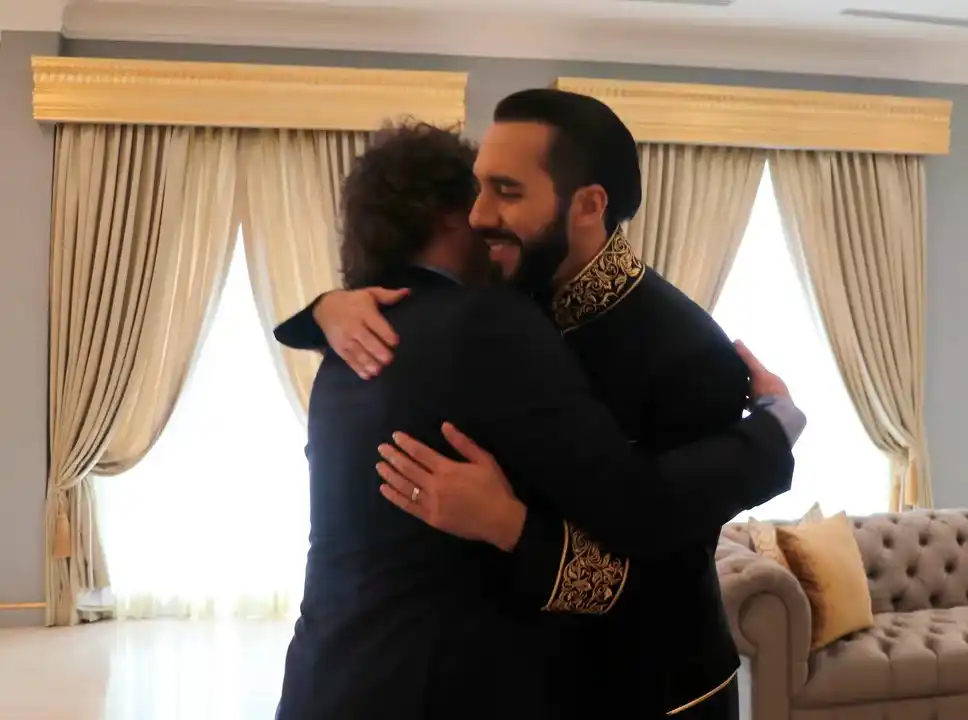 Milei recibe a Bukele y afianza los lazos con el presidente salvadoreño