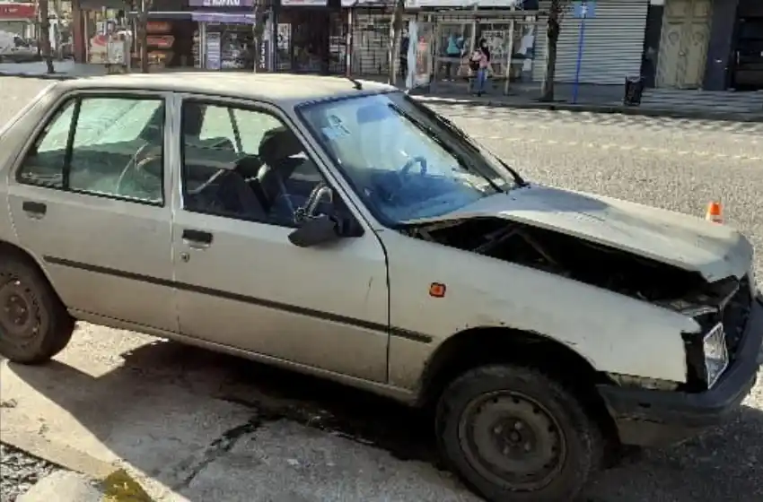 Robó un auto, pero fue descubierto e intentó huir a pie: lo aprehendieron en pleno centro