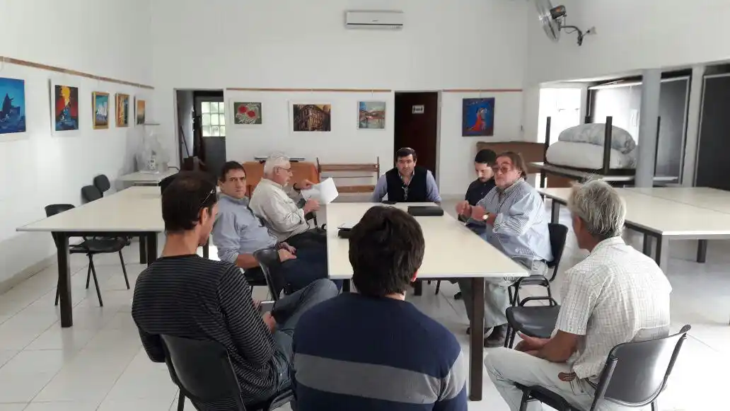 Reunión por el foco de tropas con garrapata en zona de Villa Urquiza